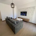 Jolanda Beachside