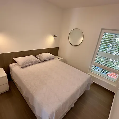 Jolanda Beachside Apartament *