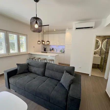 Jolanda Beachside Apartment *